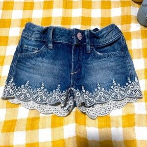 H&M Girls denim shorts size 2-3Y.